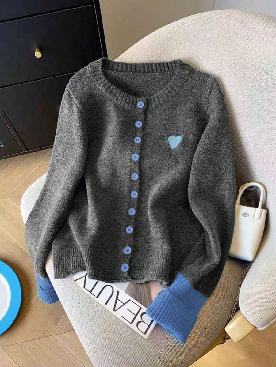 2025 Autumn/Winter Plus Size Women's Fashion: Casual, Minimalist, Versatile & Elegant Grey & Blue Colour-Blocked Patchwork Design With Heart Embroidery At The Bust Knitted Round Neck Button-Front Cardigan Sweater Ideal For Autumn Country Music Festivals, Brunch Outfits, Christmas Attire & New Year Celebrations