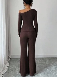 Elenzga 女士时尚休闲两件套，不对称肩部下摆褶皱金属装饰长袖罗纹修身T恤 + 罗纹修身喇叭裤 - 巧克力棕 - 查看 2