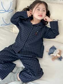 Dazy Kids Bộ đồ ngủ dài tay thêu họa tiết kẻ caro và quần dài cho bé gái, trang phục mùa thu cho bé gái - Màu xanh hải quân - Xem 7