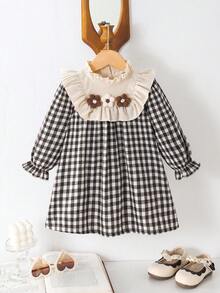 SHEIN Vintaside Kids 女婴复古优雅棕色格子灯芯绒荷叶边长袖连衣裙，适合休闲、优雅、可爱的日常穿着 - 棕色 - 查看 3