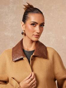 Lumalex VITNOS 新款时尚羊毛大衣，优雅百搭，撞色纹理，可调节皮革领，双面羊毛大衣，休闲优雅，时尚秋季，周末度假，晚宴，职场穿搭，时尚百搭，御寒外套，新年礼物，生日礼物，奢华外套，适合约会、外出、夜生活、婚礼、假日、度假、生日等场合。 - 卡其色 - 查看 8