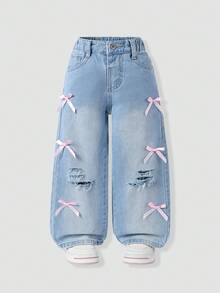 SHEIN 甜美可爱休闲时尚学院风日常穿搭蝴蝶装饰水洗做旧直筒牛仔裤 - 淺色水洗藍 - 查看 3