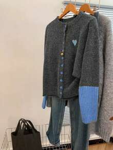 2025 Autumn/Winter Plus Size Women's Fashion: Casual, Minimalist, Versatile & Elegant Grey & Blue Colour-Blocked Patchwork Design With Heart Embroidery At The Bust Knitted Round Neck Button-Front Cardigan Sweater Ideal For Autumn Country Music Festivals, Brunch Outfits, Christmas Attire & New Year Celebrations