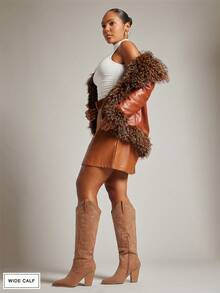 SHUZIA #宽筒女式复古刺绣图案尖头粗跟过膝PU做旧棕褐色牛仔靴 - 流畅的轮廓，永恒的牛仔竞技魅力。 - 摩卡棕 - 查看 3