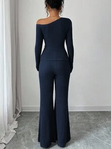 Elenzga Conjunto informal de 2 piezas para mujer, camiseta de punto acanalado de manga larga con hombro asimétrico, volante y decoración metálica + pantalones acanalados ajustados de campana - Azul Marino - Ver 2