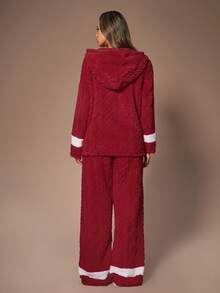 女士撞色拼接双口袋提花连帽上衣和裤子家居服套装，蓬松冬季服装 - 酒紅色 - 查看 2