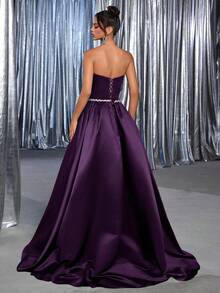 Vowa 优雅黑色针织拼接缎面胸衣，搭配白色奢华串珠缎带超大A字裙，后背系带可调节，适合约会、单身派对、婚礼、活动、度假、返校季、正式场合。 - 紫色 - 查看 2