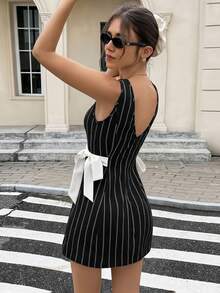 Serisse 女士条纹圆领侧系带无袖时尚迷你连衣裙 - 黑色 - 查看 2