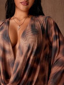 Rustia 深V领豹纹网纱紧身迷你连衣裙，喇叭袖，性感派对女装