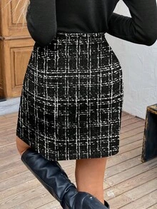 SHEIN LUNE 休闲优雅复古通勤百搭款，适合秋冬季节，舒适保暖，仿纹理黑色格子印花中腰开衩迷你裙，女士款