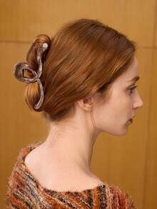 MOTF PREMIUM DARK BROWN WAVY HAIR CLAW CLIP - Rust Brown - View 3