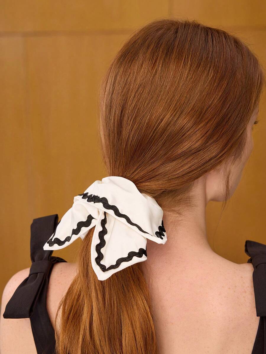 MOTF PREMIUM Dây buộc tóc vuông có viền gợn sóng vá - Đen và trắng - Xem 1