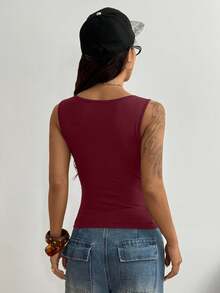 StreetHx 街头风女款朋克金属风黑色无袖铆钉装饰休闲背心 - 紅色 - 查看 2