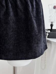 Elamini 女士黑色无袖圆领A字迷你连衣裙，百搭休闲舒适，学院风设计，适合外出、约会、工作等场合，优雅时尚，是秋冬返校季的理想之选。 - 黑色 - 查看 3