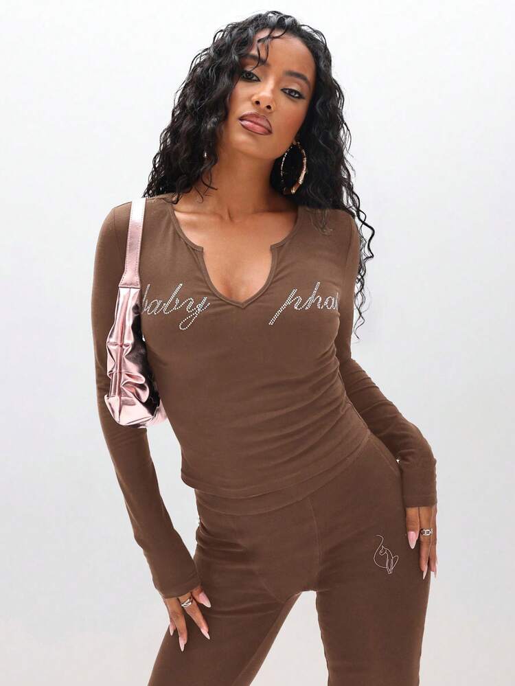 BABYPHAT Top de Manga Longa com Decote V Profundo e Entalhado com Texto de Bebê com Strass para Uso Casual Diurno
