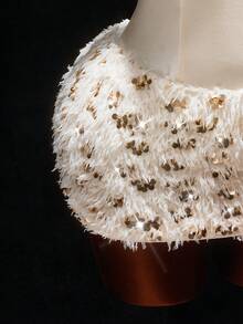 Amplova 女士亮片设计毛绒披肩上衣和无肩带连衣裙魅力时尚套装 - 杏色 - 查看 8