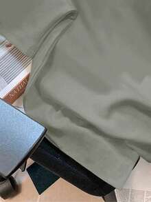 Manfinity Joysei 男士橄榄绿标准版型短袖T恤 - 橄欖綠 - 查看 3