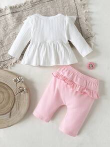 SHEIN Conjunto de top de manga larga con cuello de equipo y pantalones con cintura elástica y lazo rosa para bebé niña, con bordado de corazón acanalado. Cómodo para uso casual, en casa y juegos al aire libre en otoño/invierno