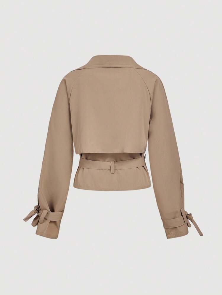 SHEIN MOD Cappotto corto vintage color cachi con design asimmetrico e cintura, look da preppy, anni '70, casual, confortevole, adatto per pendolarismo, estetica old money, ideale per abbigliamento scolastico, insegnamento e ufficio, giacca corta da donna, cappotto corto da donna con cintura in vita, giacca da donna, abbigliamento esterno da donna, giacca leggera da donna, back to school, insegnante, uscite, top da donna, casual business, ufficio, concerto in campagna in autunno/inverno - Cachi - Visualizzare 2