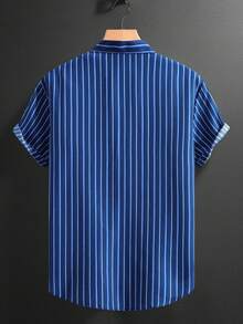 Manfinity Homme 条纹印花前开襟纽扣休闲百搭短袖衬衫 - 藏蓝色 - 查看 2