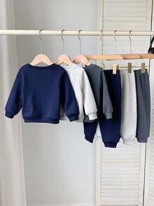 SHEIN Bộ 6 món áo nỉ cổ tròn và quần jogger in chữ thời trang lót giữ nhiệt cho bé trai, thoải mái, thích hợp mặc hàng ngày, trong nhà, ngoài trời, thể thao, tiệc tùng, lễ hội, thời trang đường phố, bộ đồ thể thao, Giáng sinh, Năm mới, bộ đồ thu đông cho bé trai, bộ đồ thể thao cho bé trai, quần áo thể thao cho bé trai, bộ quần áo thể thao cho bé trai - Nhiều màu - Xem 2
