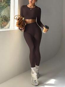 SHEIN Dewbera Conjunto de ropa deportiva elástica y sin costuras para mujer, de unicolor, con cuello redondo, mangas raglán y corte ajustado - Marrón Mocha - Ver 7