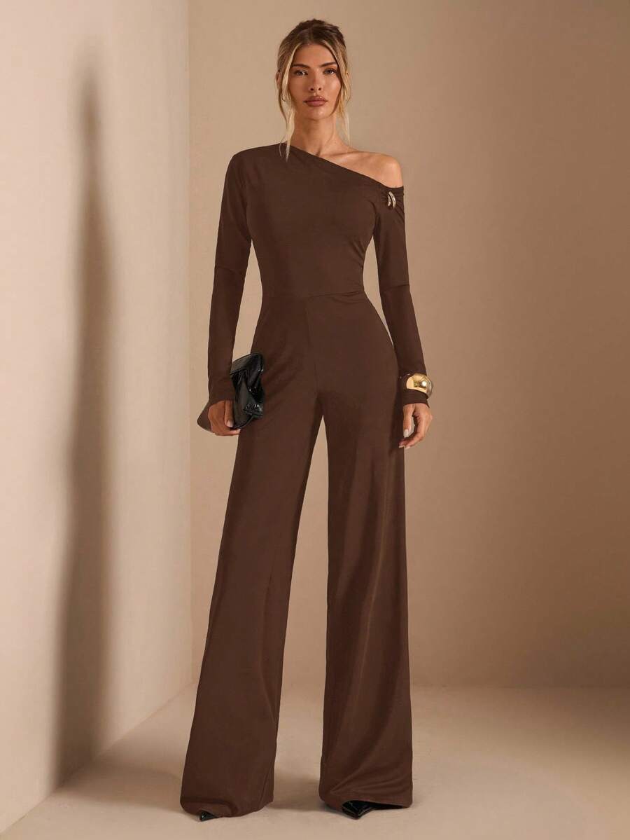 SHEIN BAE 春夏纯黑色优雅日常穿搭不对称肩长袖金属扣装饰超阔腿连体裤，适合日常约会、外出、派对等场合，优雅女士叠穿，不对称连体裤，阔腿连体裤，情人节连体裤，日常连体裤，优雅连体裤 - 棕色 - 查看 1