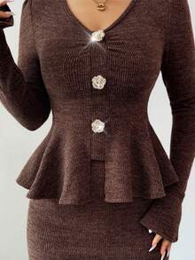 Rafferiza 1. Parte superior de punto de manga larga con cuello redondo minimalista y de alta gama con botón de rosa para mujer, falda larga con dobladillo de sirena de piel sintética cálida, conjunto de 2 piezas adecuado para reuniones de hermanas, cena formal, atuendo de fiesta