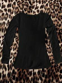 Attitoon Camiseta de manga larga con cuello en V con patrón de alas y cruz, adecuada para mujeres, Halloween, estilo Y2K, ropa de calle, vintage, vuelta al cole, retro, vacaciones, atuendos casuales, otoño/invierno, hip-hop, estética de estilo central, gótico cibersiguilismo, gyaru - Blanco - Ver 2