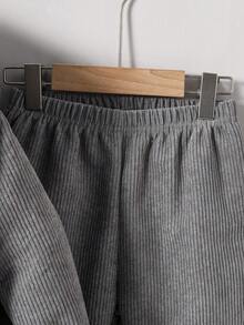 男童休闲简约抓绒外套和裤子套装（2件套），适合休闲放松、日光浴、上学、秋冬季节、幼儿穿着，保暖内衬。 - 灰色 - 查看 6