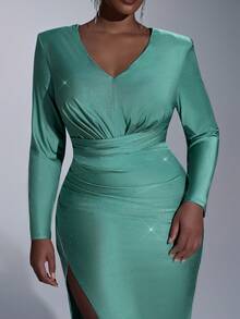 Elitara Vestido elegante y lujoso de talla grande para otoño e invierno con cuello en V profundo, hombros rectos, mangas largas, plisado asimétrico delantero, abertura alta tipo sirena, adecuado para cena, baile, cita, vacaciones, boda y eventos de noche - Verde - Ver 4