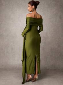 MaterniChic Elegancka sukienka ciążowa na imprezę, jednokolorowa, marszczona, z odkrytymi ramionami i rozcięciem na boku - Zielony - Zobacz 2