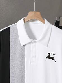 Vacaura 两件套休闲运动风短袖 Polo 衫和抽绳运动裤套装，白色主体搭配黑色左袖和灰色侧边拼接，黑色裤腿饰有白色小鹿印花和正面字母印花，宽松落肩 Polo 领，轻盈舒适，适合夏季日常穿着、校园活动、运动等场合，男女皆宜，撞色设计，小鹿印花，简约百搭风格，易于搭配