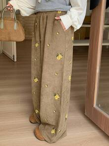 Dazy Plus Pantalones casuales largos de pana con cintura elástica, bordado de flores amarillas pequeñas, sueltos y casuales para mujeres de talla grande, otoño/invierno - Caqui - Ver 5