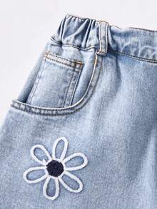 SHEIN ChillGRL Tween Girl Jeans - 2025 Autumn/Winter New Arrival. Fashionable Wide Leg Jeans With Cute Heart Embroidery, Vintage Distressed Denim, Y2K Collegiate Style, Casual, Adorable, Retro. Heart Embroidery, Ripped Details, Comfortable Cotton Denim, Blue Jeans For All Seasons, Stylish And Wide Leg Jeans Jean Pants Embroidery Full For 11 To 12 Year Old With Plant Pants With Flowers - Blue - View 5