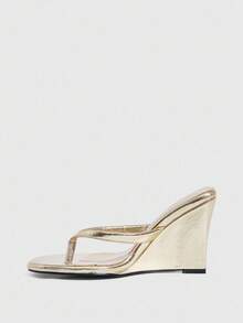 MISSGUIDED 金属坡跟人字凉鞋高跟厚底夏季沙滩婚礼派对晚会一脚蹬正式凉鞋优雅时尚鞋类 - 金色 - 查看 3