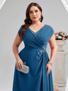 Coutiva Vestido elegante de la madre de la novia con cuello en V, decoración con aplicaciones y drapeado, talla grande, Día de San Valentín - Neblina azul - Ver 7
