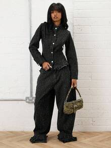 COUREZ Chaqueta vaquera ajustada con detalle de volantes en denim texturizado / Conjuntos de salida Y2K para otoño, ropa de mujer de invierno, ropa gótica, conjuntos de clubes para mujeres, ropa sexy para mujeres - Negro - Ver 1