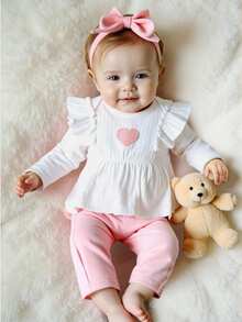 SHEIN Conjunto de top de manga larga con cuello de equipo y pantalones con cintura elástica y lazo rosa para bebé niña, con bordado de corazón acanalado. Cómodo para uso casual, en casa y juegos al aire libre en otoño/invierno