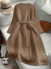 Franclia Rundhalsad lång stickad tröjklänning för kvinnor med knappar och bälte - Brun - Visa 2