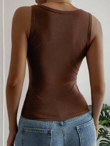 DAZY Camiseta sin mangas ajustada de cuello cuadrado de unicolor casual para mujer, estilo Y2K de verano - Café integral - Ver 2
