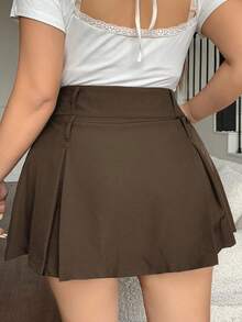 Dazy Plus Chân váy ngắn cỡ lớn màu trơn xếp ly, cạp đôi trang trí, thích hợp cho mùa xuân. - màu nâu - Xem 2
