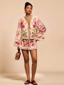 Travachic Bộ 2 áo sơ mi dài tay rộng rãi in họa tiết hoa đi nghỉ mát và quần short cạp cao rộng rãi cho nữ - Nhiều màu - Xem 2