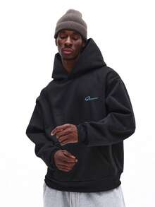 SUMWON 男士黑色套头连帽衫，背面饰有蓝色渐变印花，中间设有口袋，适合休闲冬季穿着。 - 黑色 - 查看 4