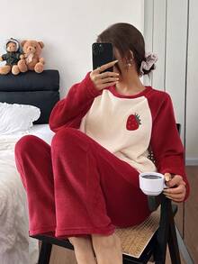 SHEIN 女士舒适撞色拼接草莓刺绣长袖上衣和裤子蓬松睡衣套装，秋冬草莓睡衣套装家居服女装 - 彩色 - 查看 4