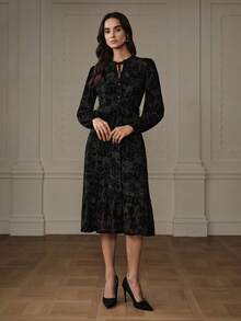 Aveloria Rosie Vestido de Manga Longa com Cintura Marcada e Textura Queimada, Moda e Versátil, Estilo Europeu, Outono/Inverno - Preto - Visão 6