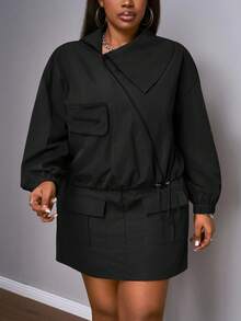 Slaydiva 2025 Nouveau style de rue printemps/été Tenue de sport décontractée pour festival de musique, tenue quotidienne et de boîte de nuit pour étudiants. Veste courte avec fausse poche poitrine oblique et ourlet à cordon de serrage en vert militaire unicolore. Mini-jupe cargo avec poches et taille élastique, ensemble 2 pièces grande taille