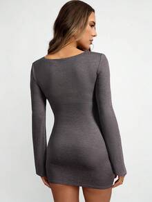 Avenya 极简主义腰臀褶皱拼接金属装饰咖啡棕色迷你连衣裙，适合时尚街头风、海滩度假、意大利之旅、外出、邮轮穿搭、早午餐穿搭、办公室穿搭、教师穿搭、职场女神、性感女神、辣妹风、Y2K风、返校季、夏秋季等场合。 - 灰色 - 查看 5