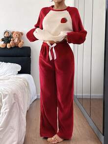 SHEIN 女士舒适撞色拼接草莓刺绣长袖上衣和裤子蓬松睡衣套装，秋冬草莓睡衣套装家居服女装 - 彩色 - 查看 3