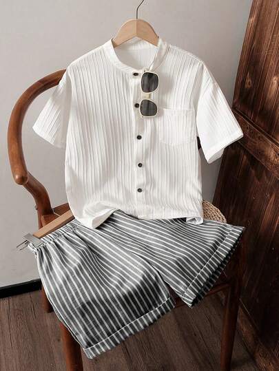 SHEIN Vintaside Kids 2 st/set Tween Boy Commuter Casual Textured Randig Tyg Stand Collar Skjorta & Randiga Shorts, Bekväm & Moderik